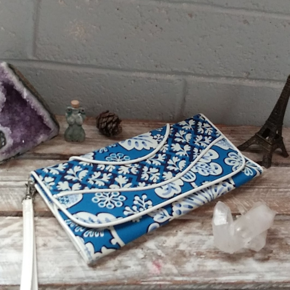 Vera Bradley large trifold clutch/wallet